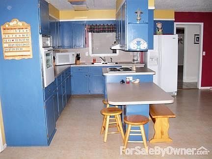 Kitchen/Living/Dining approx. 900 sq.ft.