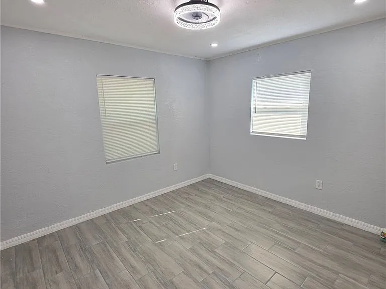 110 N Glenwood Ave — Photo 11