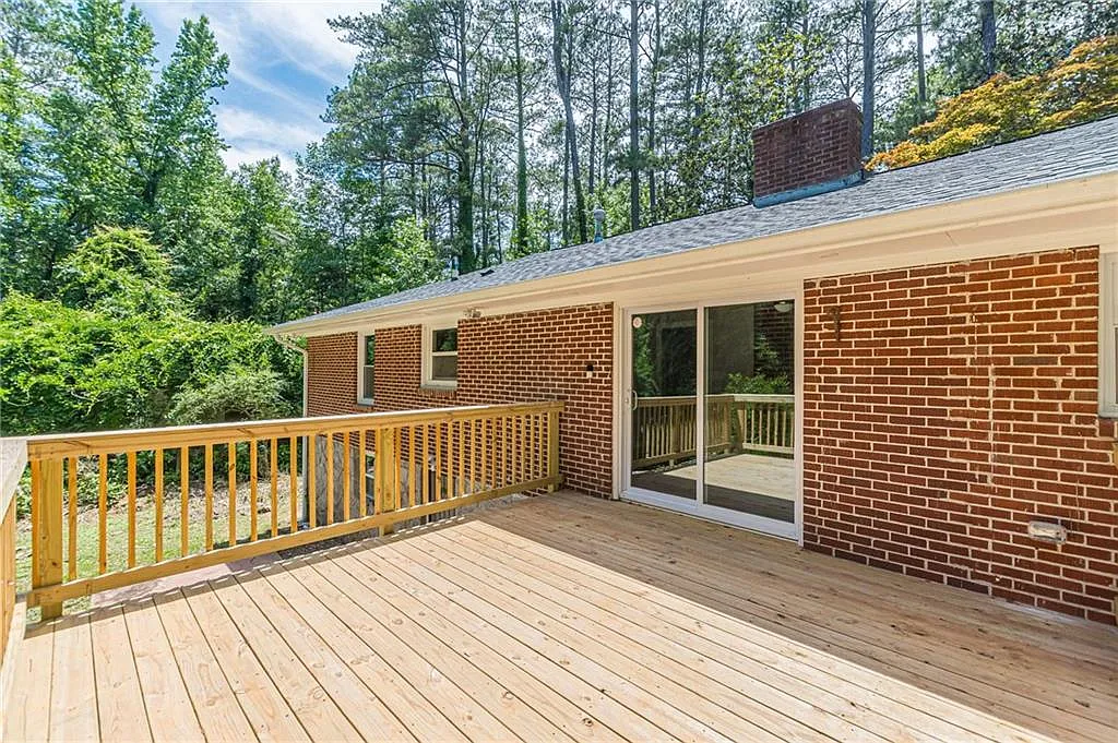 3 bed, 2.0 bath, 1812 sqft, $2,500 — Photo 3