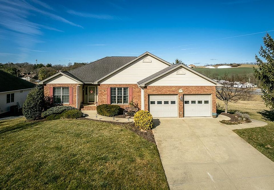 1st image of 111 Leonard Ct
