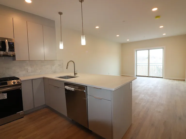 458 Washington St #305 — Photo 13