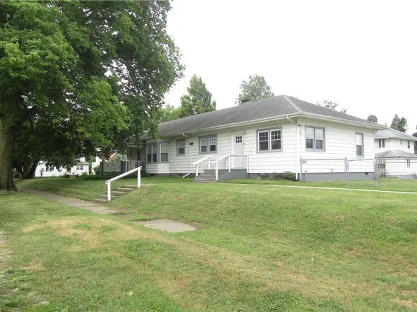 216 Maple St, Rossville, IL 60963