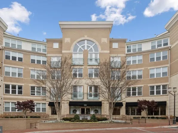 12000 Market St APT 472, Reston, VA 20190