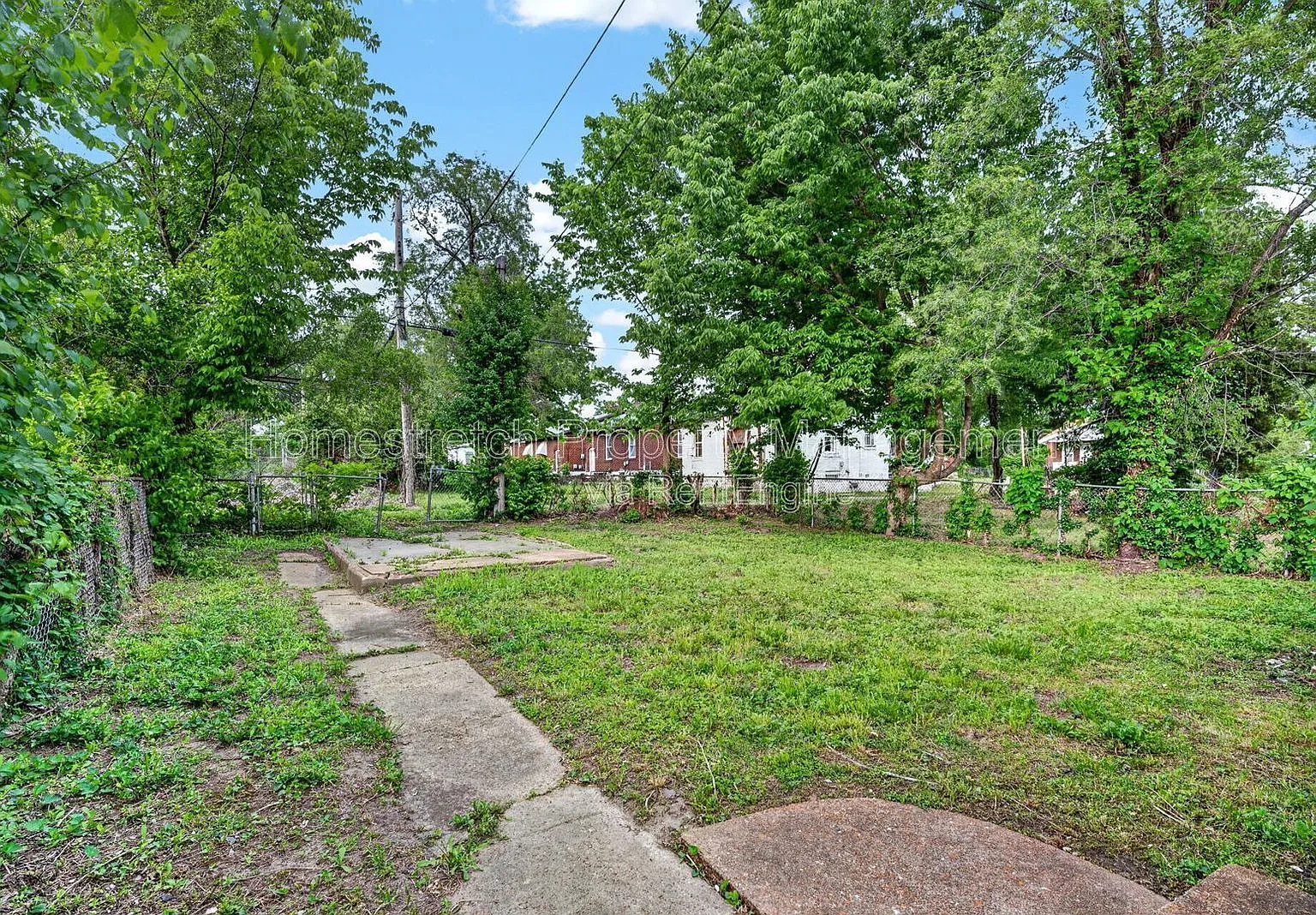 3 bed, 1.0 bath, 936 sqft, $1,000 — Photo 3