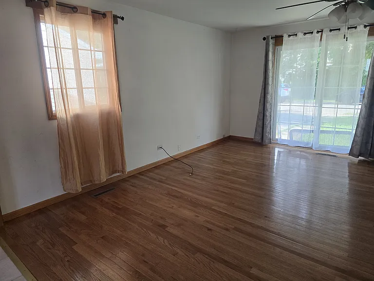 418 Whittier Ln — Photo 3