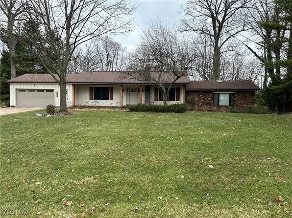 2391 Lyndon Dr, Uniontown, OH 44685