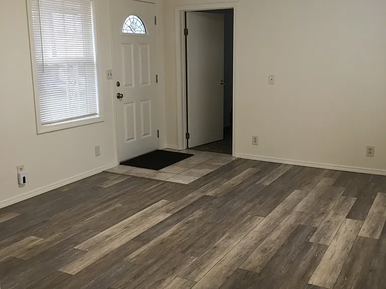 209 W Murray St — Photo 5