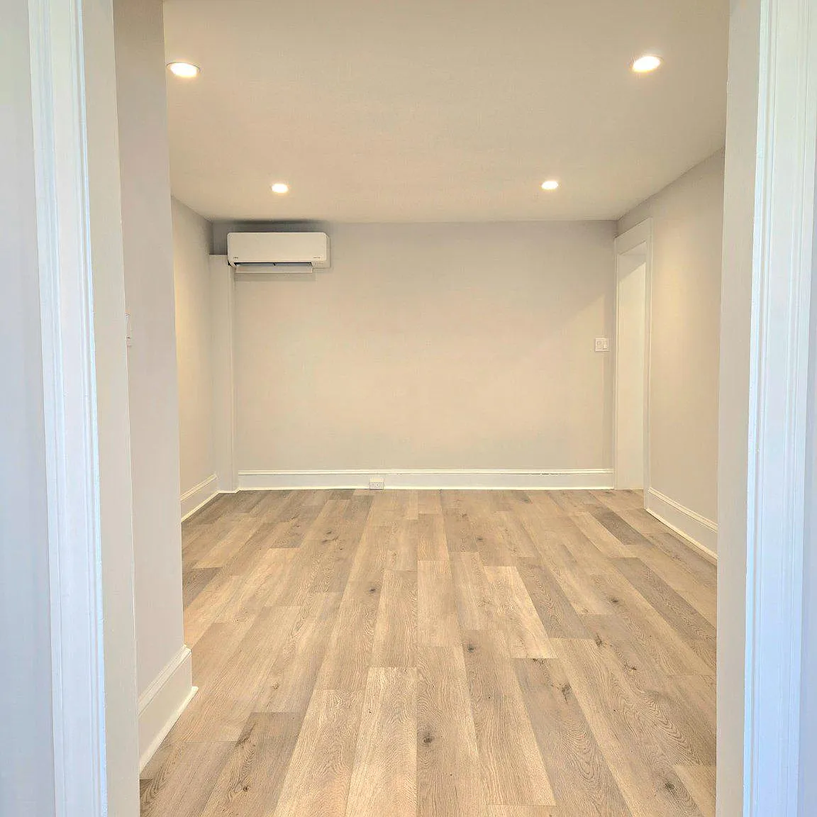 2 bed, 1.0 bath, 900 sqft, $2,100 — Photo 4