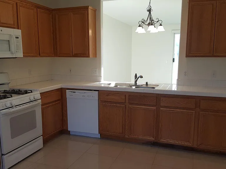 1610 Ann Arbor Ct — Photo 2