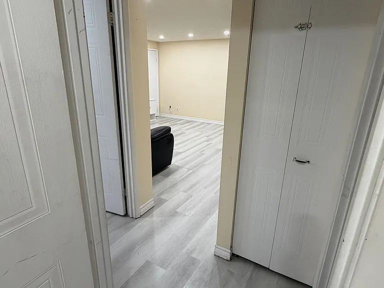565 Greenfield Ave #902 — Photo 11