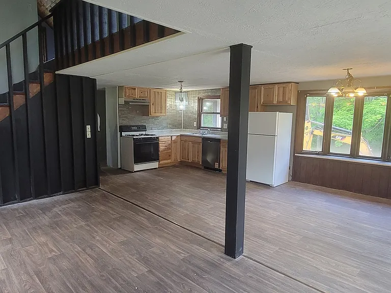 3955 Union St — Photo 1