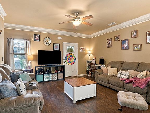 4th image of 629 Enclave Ln