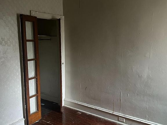 5th image of 1156 Wagner Ave