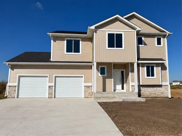 1185 Prairie Village Ct, Waukee, IA 50263