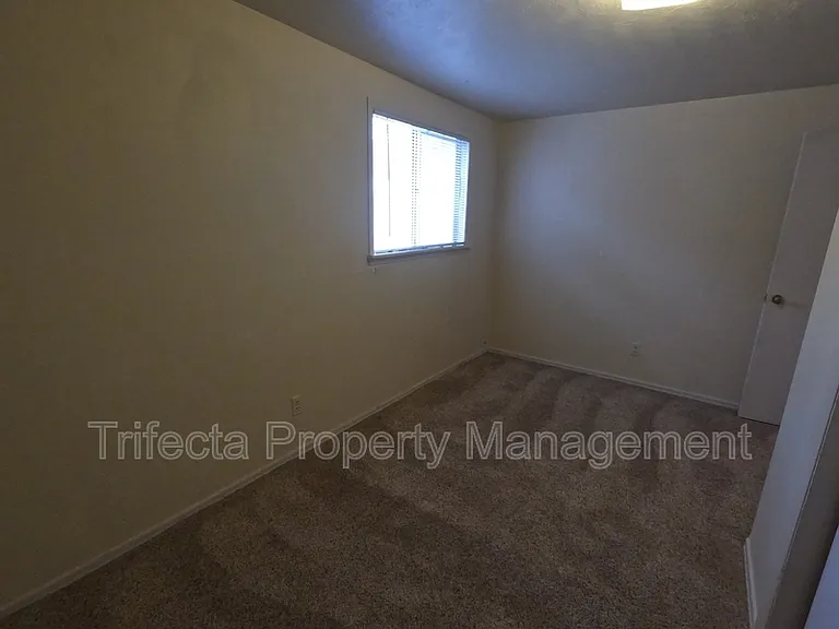 417 N Hollywood St #2 — Photo 8
