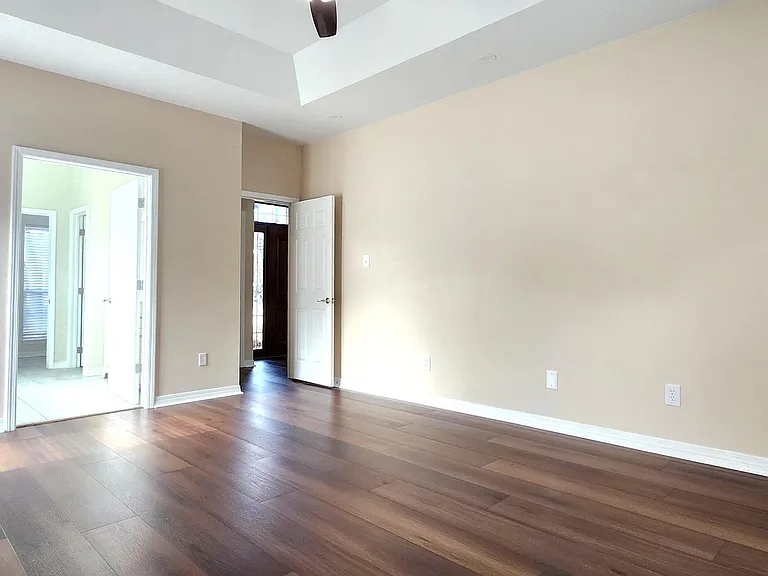 3829 Versailles Ct — Photo 10