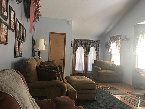 5th image of 2461 Charlemagne St