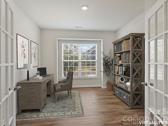 3rd image of 1024 Gabardine Ln