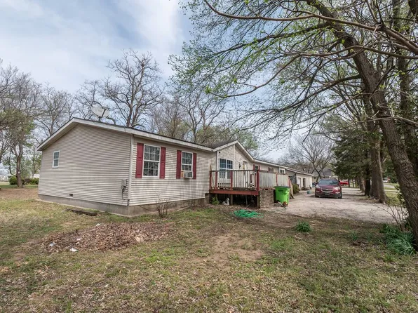 532 W 1st St, Cherryvale, KS 67335