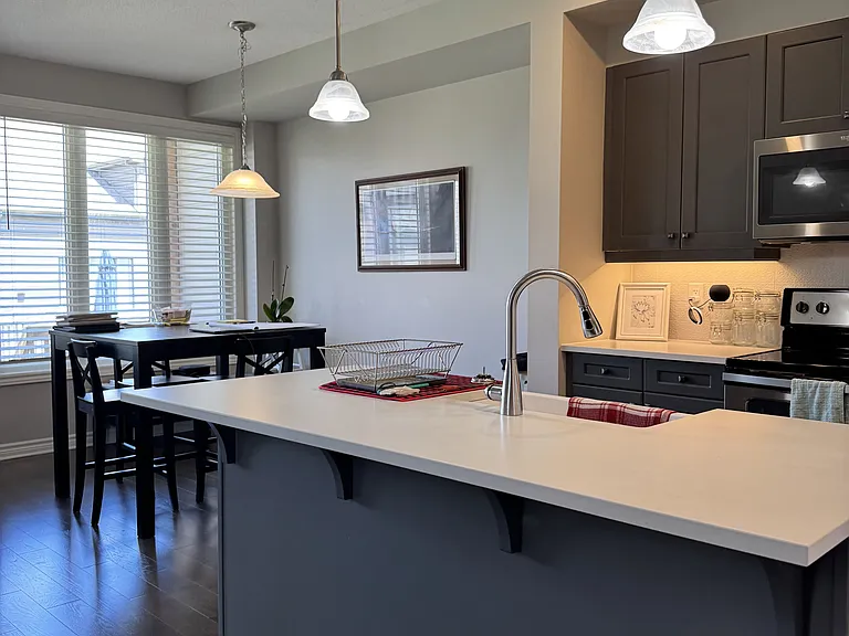 1162 Beckett Cres — Photo 4