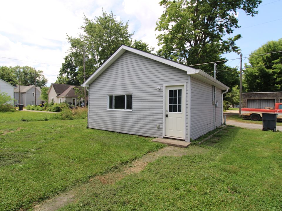 2nd image of 1413 Walnut St