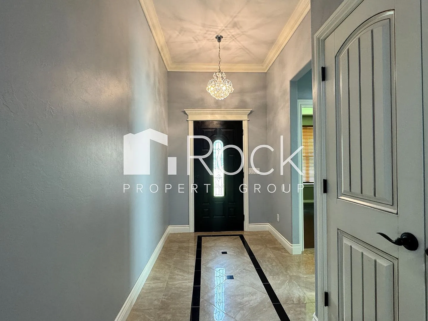 Spacious 3 Bed 2.5 Bath Home Near Oklahoma City University, the Plaza District & Uptown! — Photo 2