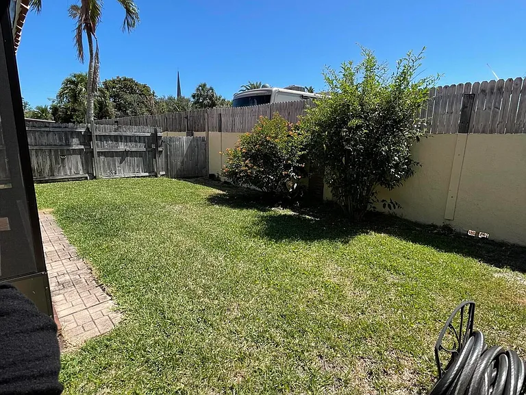 613 Manatee Dr — Photo 31