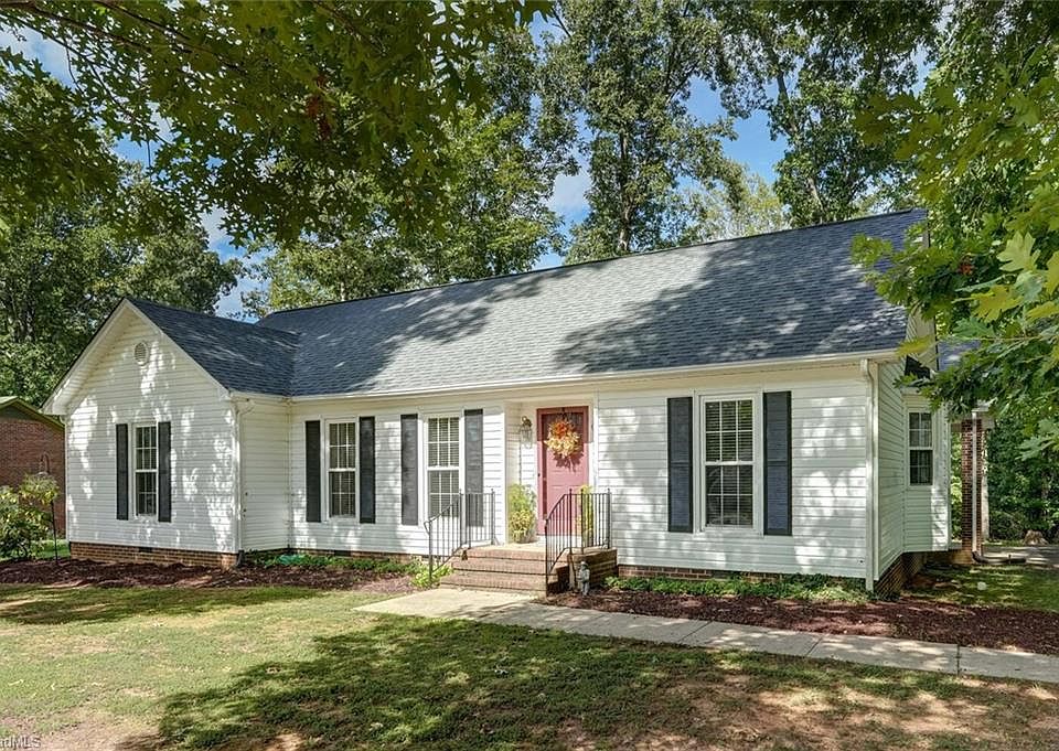1st image of 709 Woodsway Ct