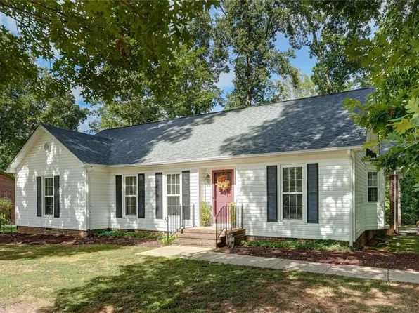 709 Woodsway Ct, Reidsville, NC 27320