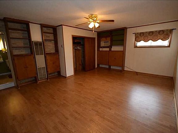5th image of 109 W Claude St
