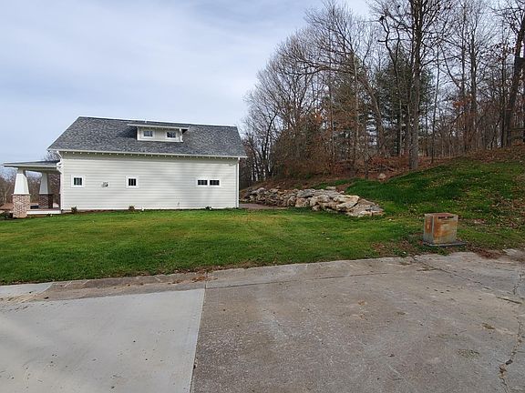 2nd image of 2640 Nicole Ln