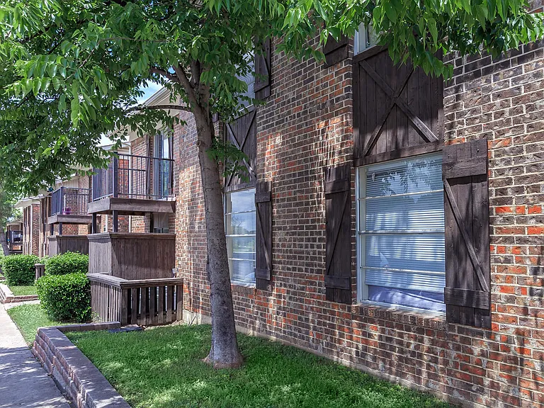 Eureka Village — Photo 15