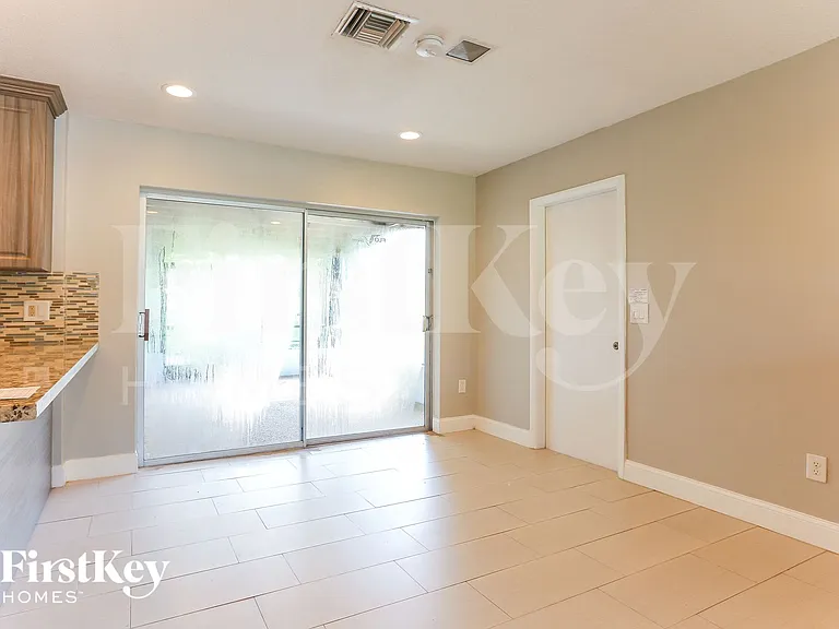 540 NW 43rd Ave — Photo 12