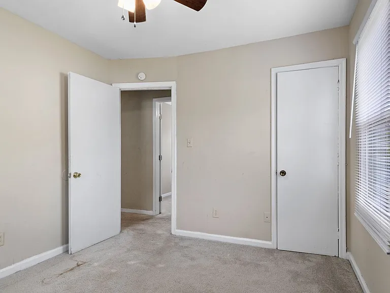 503 Woodfin Rd — Photo 4