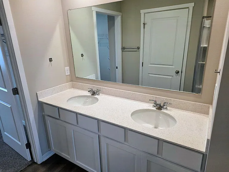 655 NW Williamsburg Ln — Photo 22