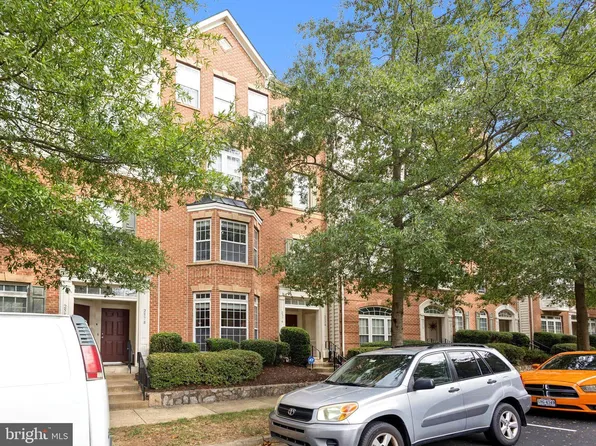 2576 Eastbourne Dr, Woodbridge, VA 22191