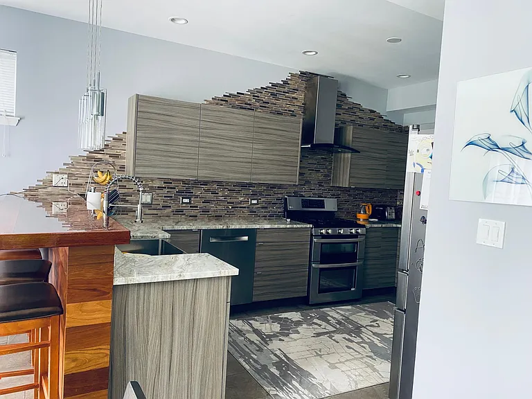 235 W Norwell Ln — Photo 6