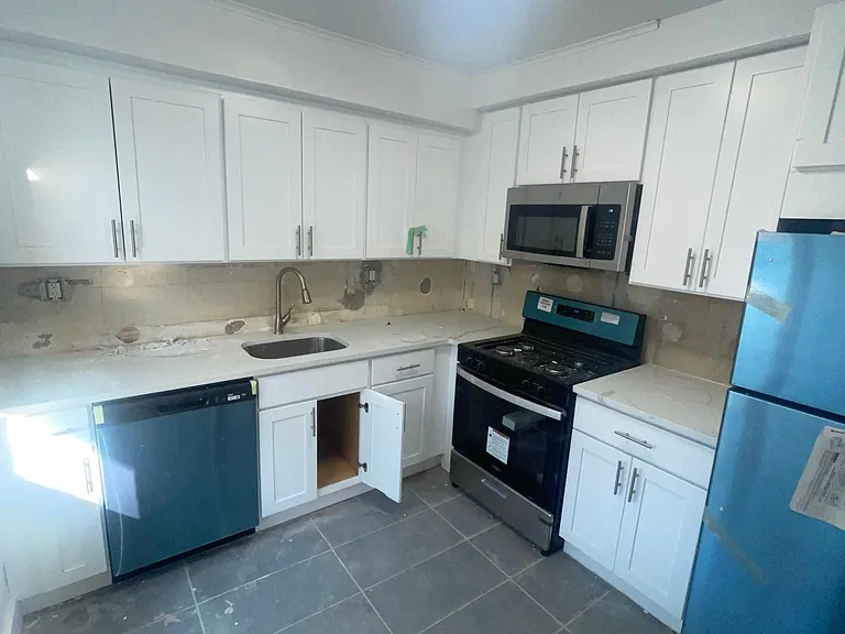 186th Ln — Photo 2