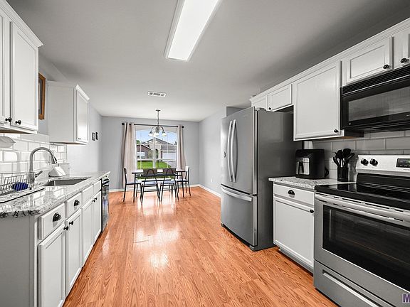 4th image of 26289 Robindale Dr