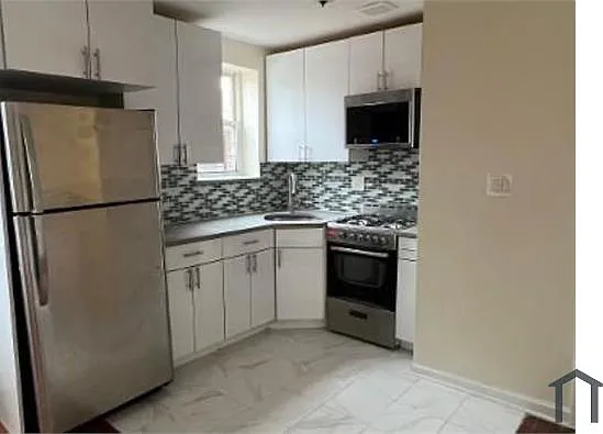 1910 Lacombe Ave #2 — Photo 1