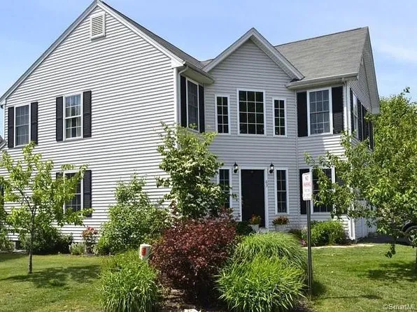 63 Schoolhouse Lndg, East Granby, CT 06026