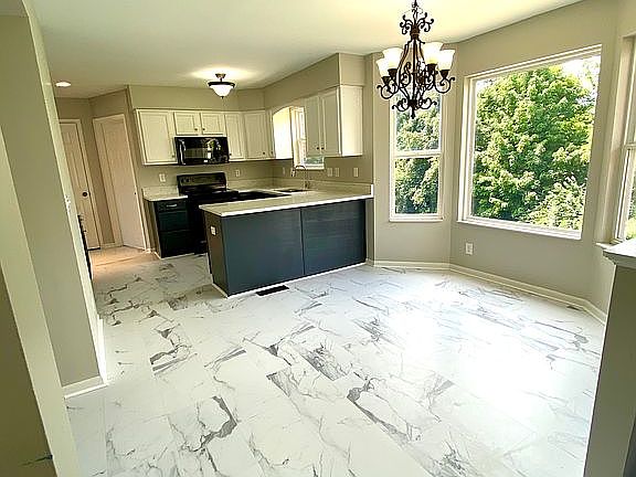 Breakfast nook, new flooring