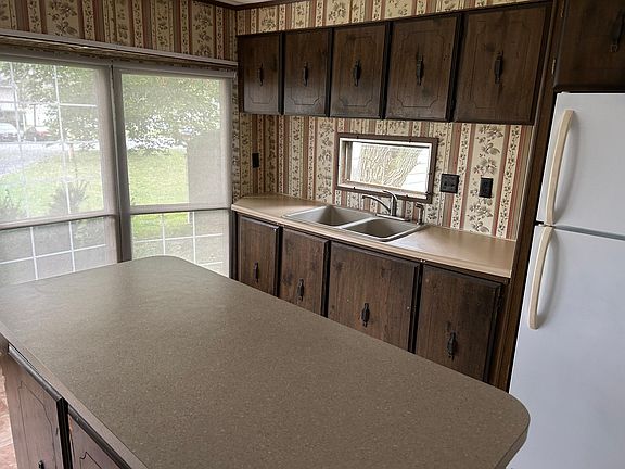 3rd image of 26 Dogwood Ln