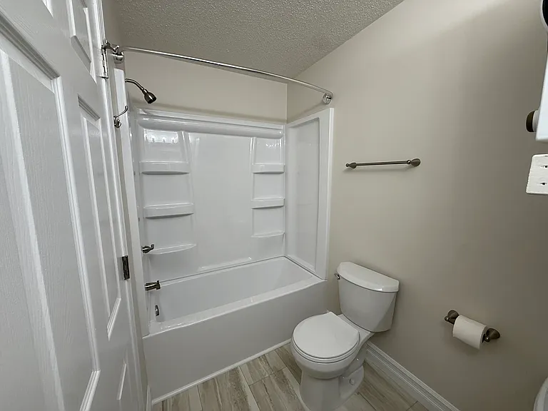 140 S Saginaw St #2 — Photo 4