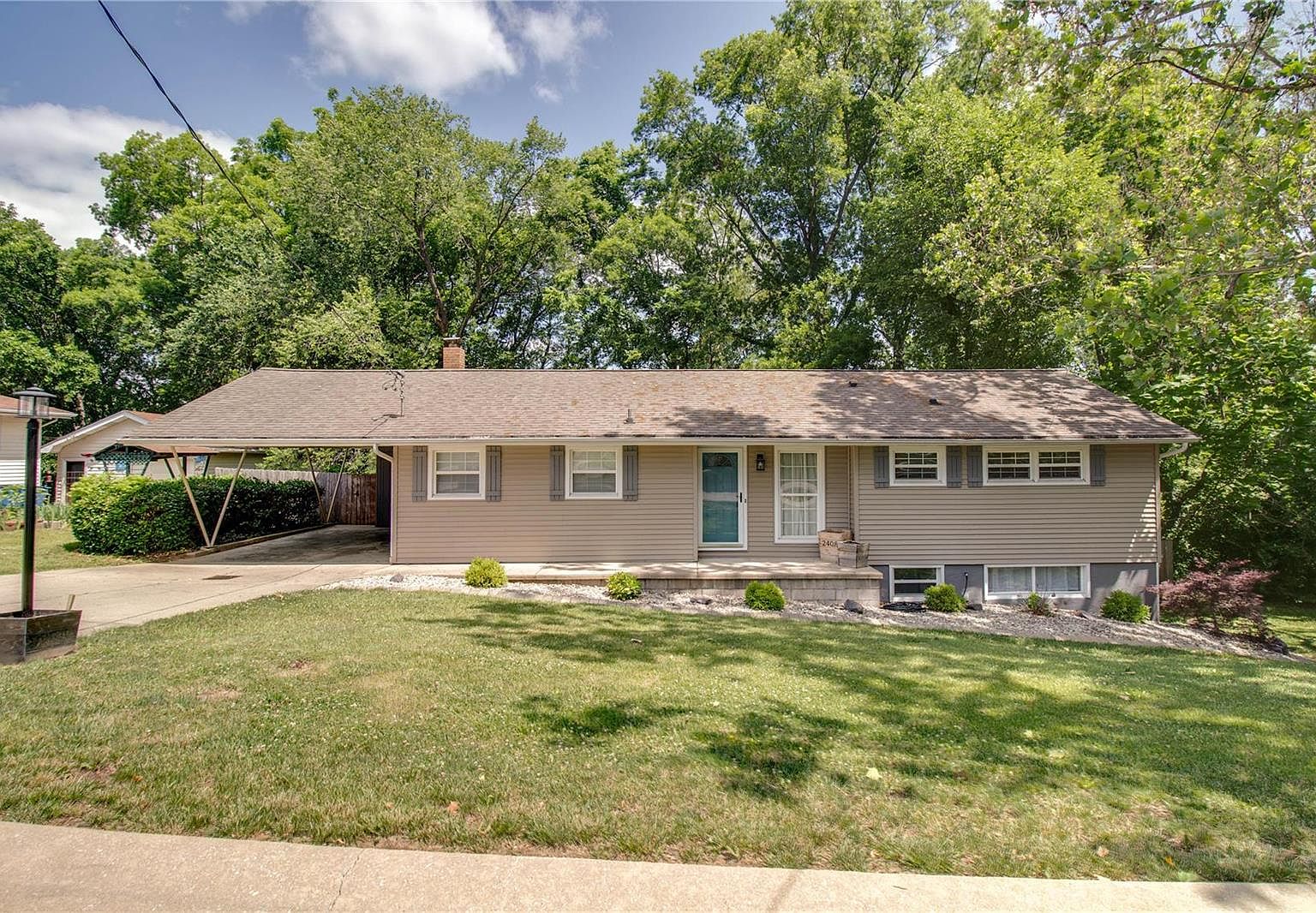 2408 Woodcrest Dr, Alton, IL 62002 MLS 23030384 Zillow