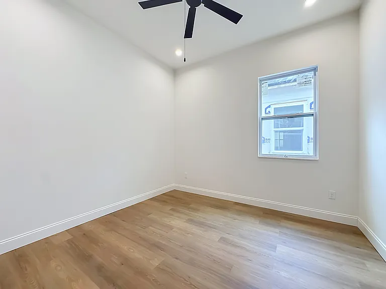2250 W 13th St — Photo 18
