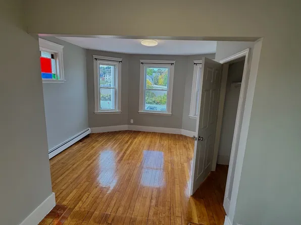 584 W Boylston St APT 3R, Worcester, MA 01606