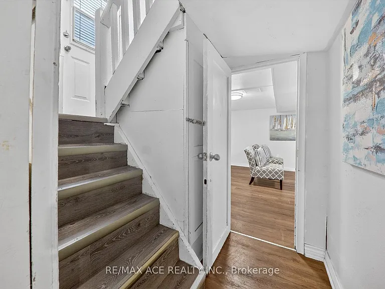 Glebemount Ave — Photo 18