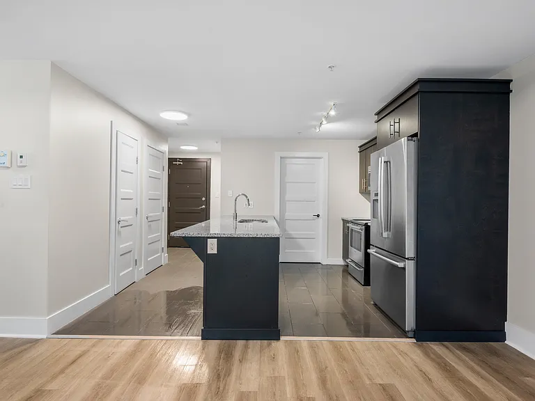 15 Kings Wharf Pl #206 — Photo 6