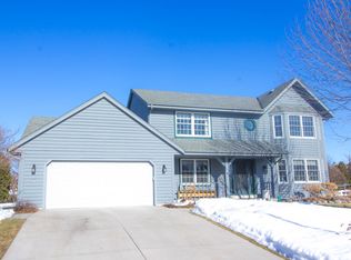 N76W16224 Sherwood Dr, Menomonee Falls, WI 53051